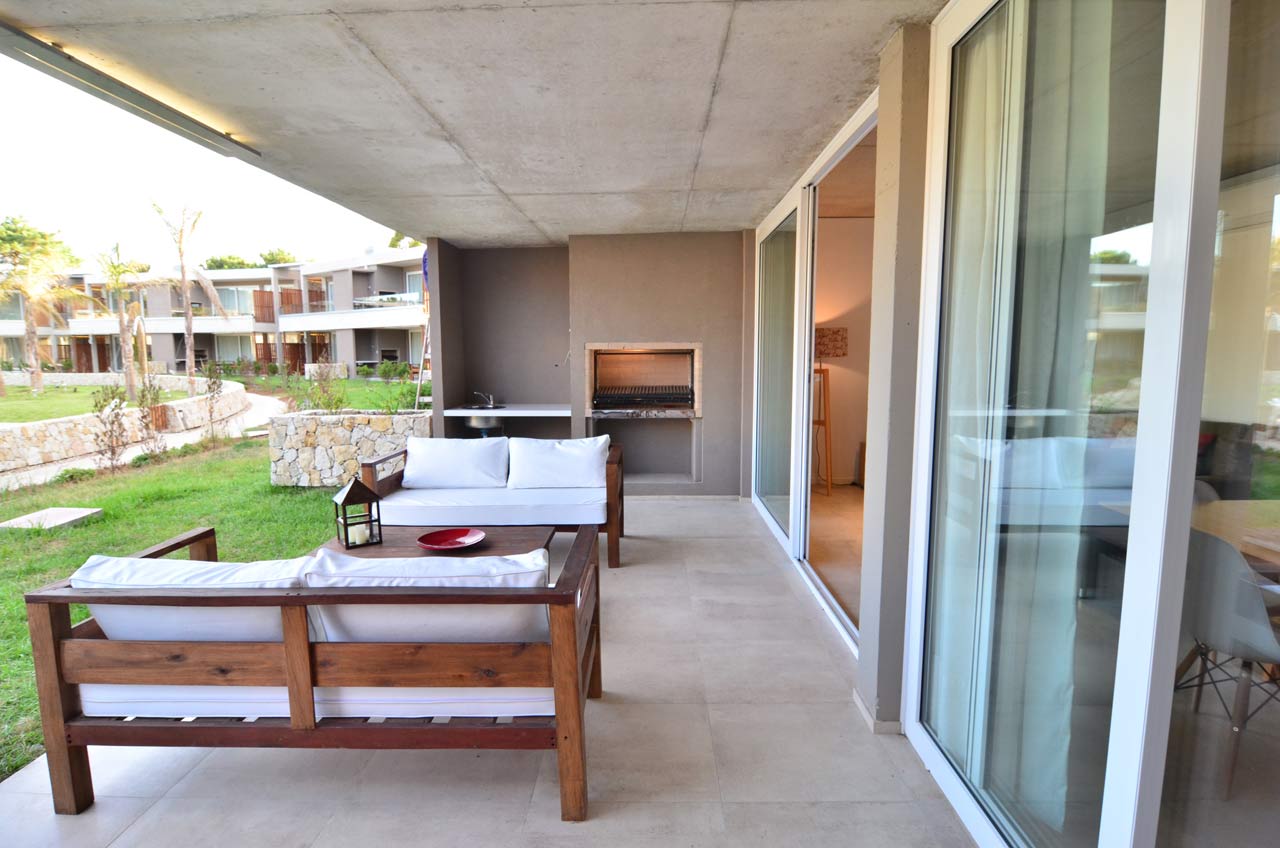 Terraza con parrilla depto. para 6.